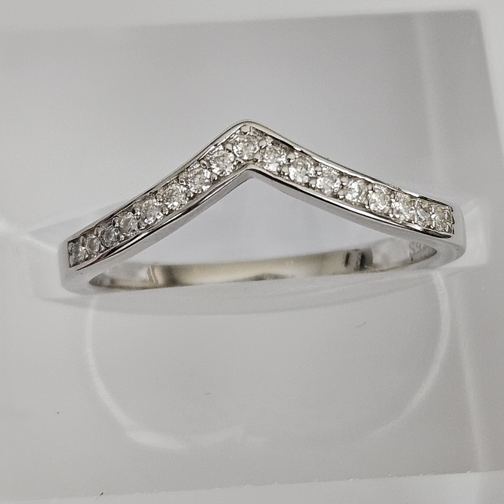 Pave Moissanite V Band Style 3 59$